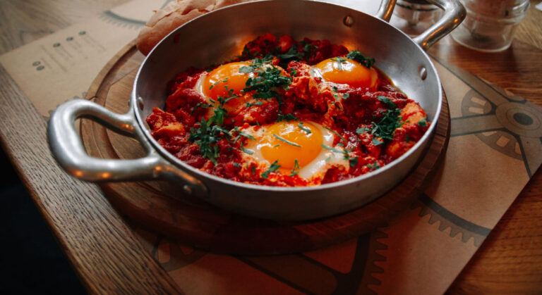 Symbol skvělého startu do dne: snídaně připravená rychle a konzistentně díky automatizaci restaurací