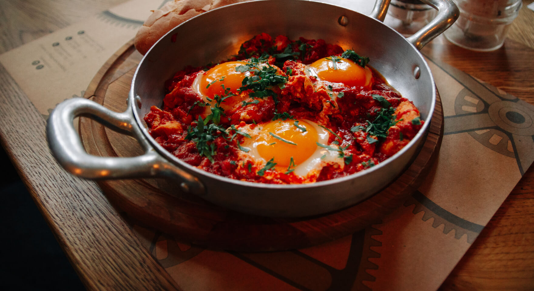 Symbol skvělého startu do dne: snídaně připravená rychle a konzistentně díky automatizaci restaurací