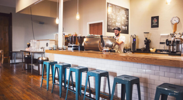 Plynulý provoz baru v restauraci díky komplexnímu systému automatizace podnikání