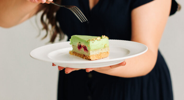 Ukázka ziskového dezertu, jehož konzistentní kvalitu a nákladovou cenu řídí systém pro správu záznamů pro kavárny