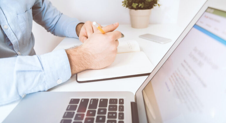 Klíč k úspěchu: zaměstnanec se díky praktickému školení Syrve stává expertem na efektivní řízení restaurace