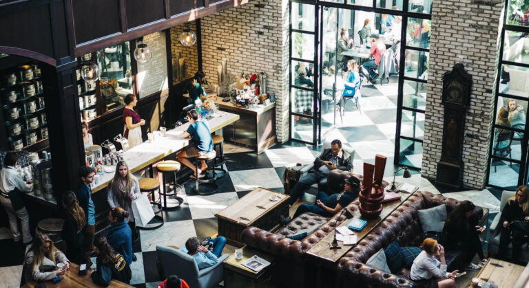 Plná restaurace jako důkaz, že odborné školení Syrve zvyšuje efektivitu a spokojenost hostů