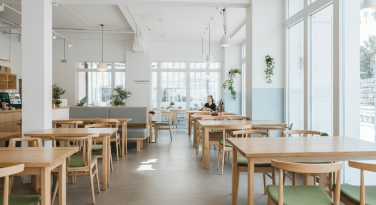 Příjemné prostředí restaurace, kam se hosté rádi vrací díky osobní péči, kterou umožňuje CRM pro restaurační podnikání